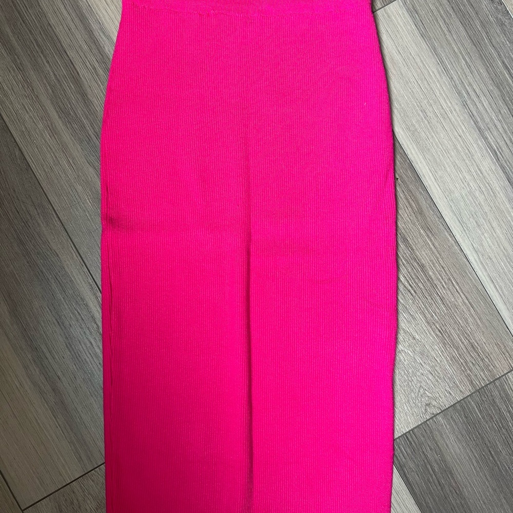 ❄️ Ribbed Sweater Midi Skirt in Fuchsia Pink - Picture 2 of 2